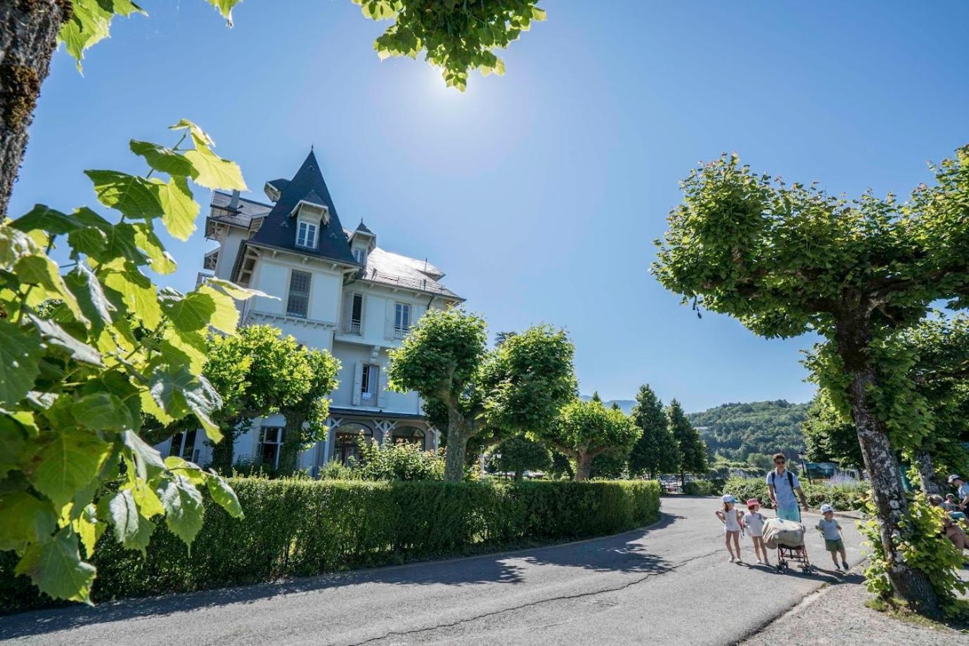 Le Pavillon Des Fleurs Hotel Menthon-Saint-Bernard Exterior photo